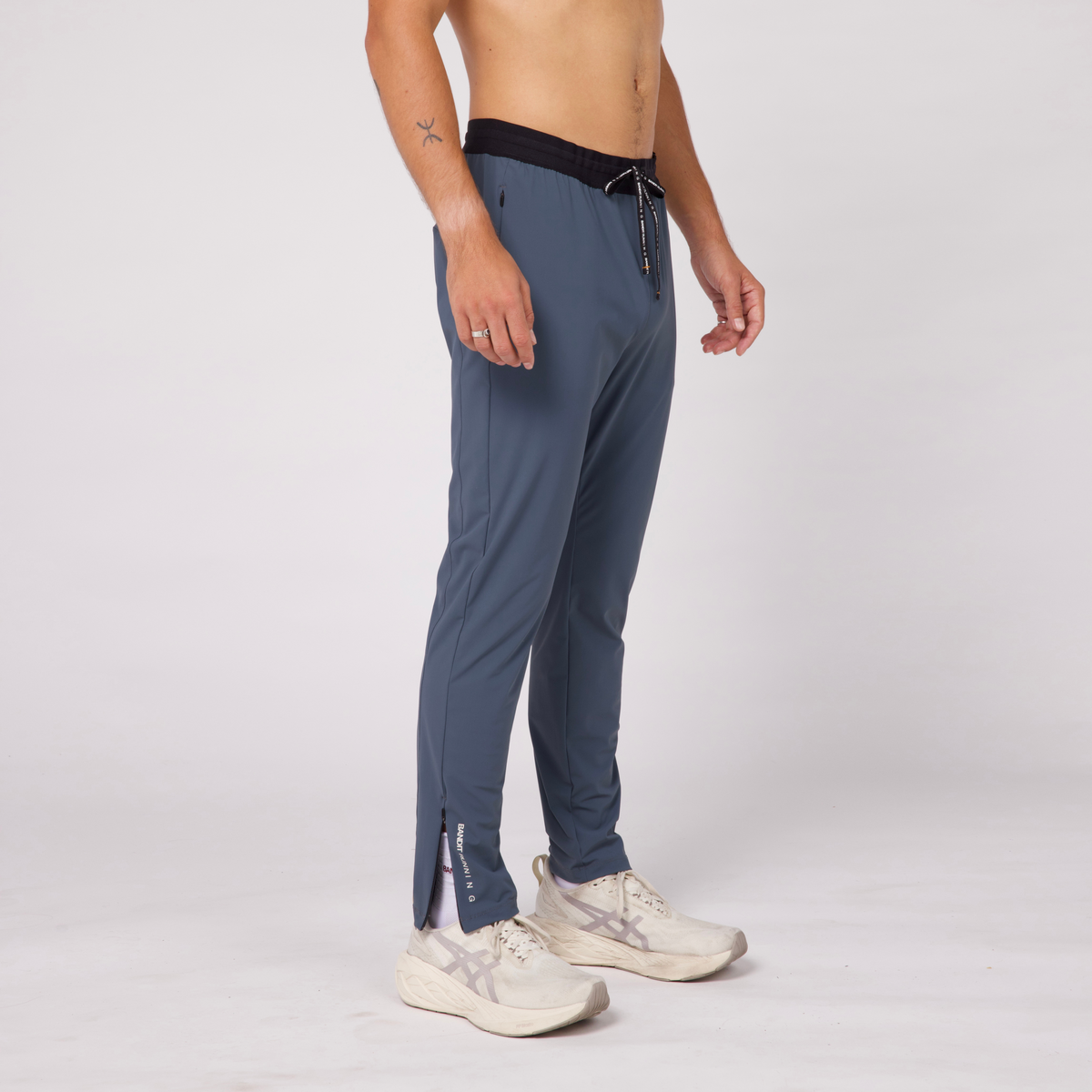 【希少品】AKTR TWB joger pants blue System-R™ Men's Jogger Pants in Black | Bandit Running