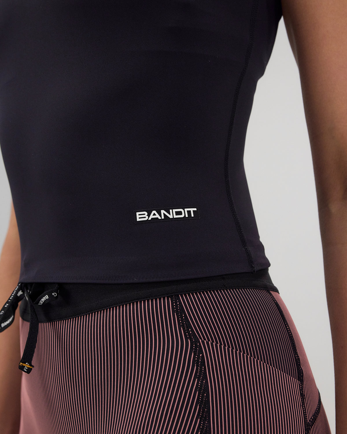 Adapto™ Distance Tank - Black