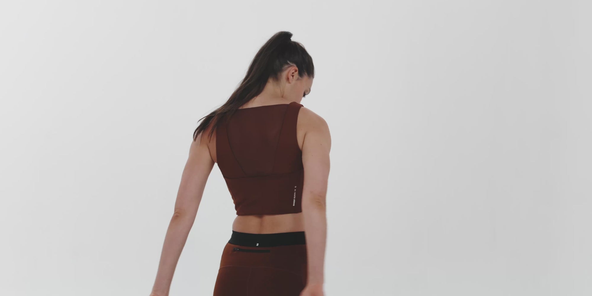 Stamina™ Vela Race Crop - Coffee Bean