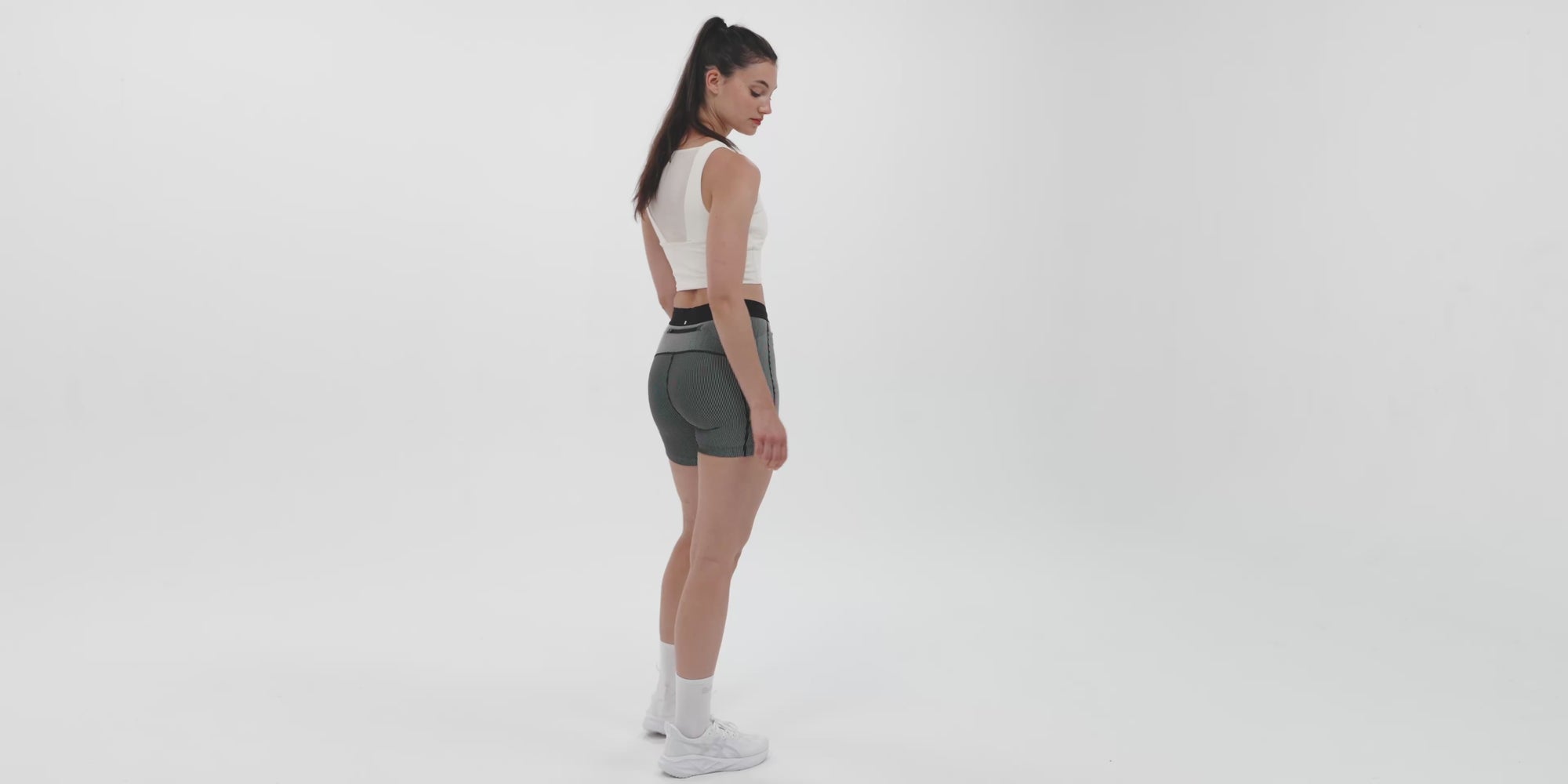 Stamina™ Vela Race Crop - Chalk